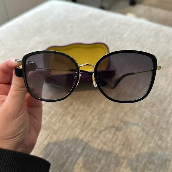 Gucci Sunglasses - Picture 7 of 8